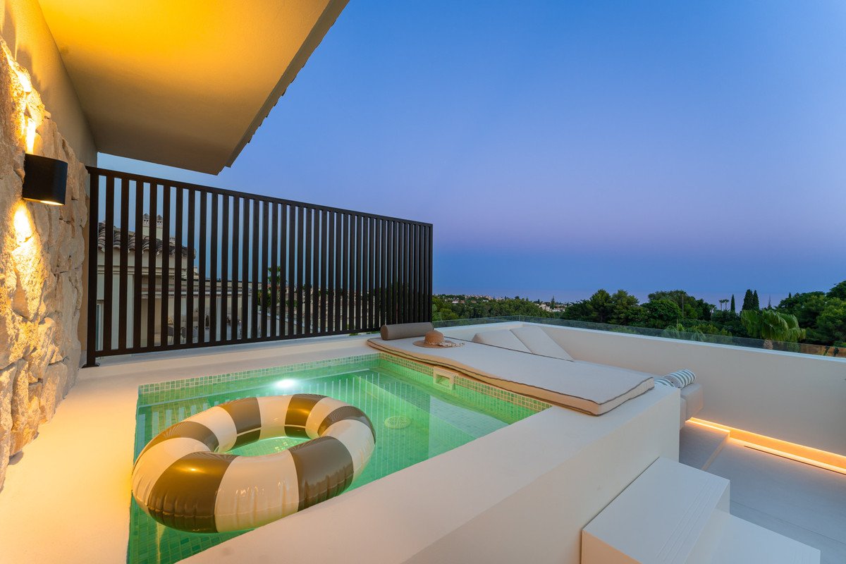 4 Bed Penthouse in The Golden Mile