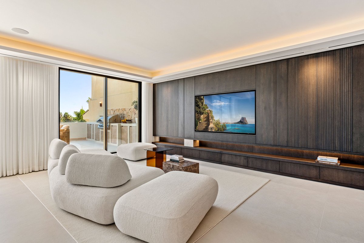 4 Bed Penthouse in The Golden Mile