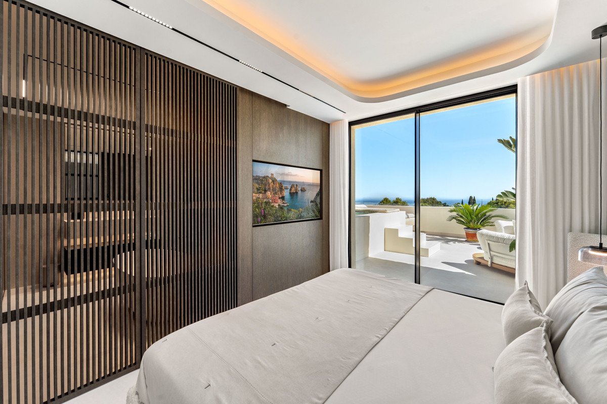 4 Bed Penthouse in The Golden Mile