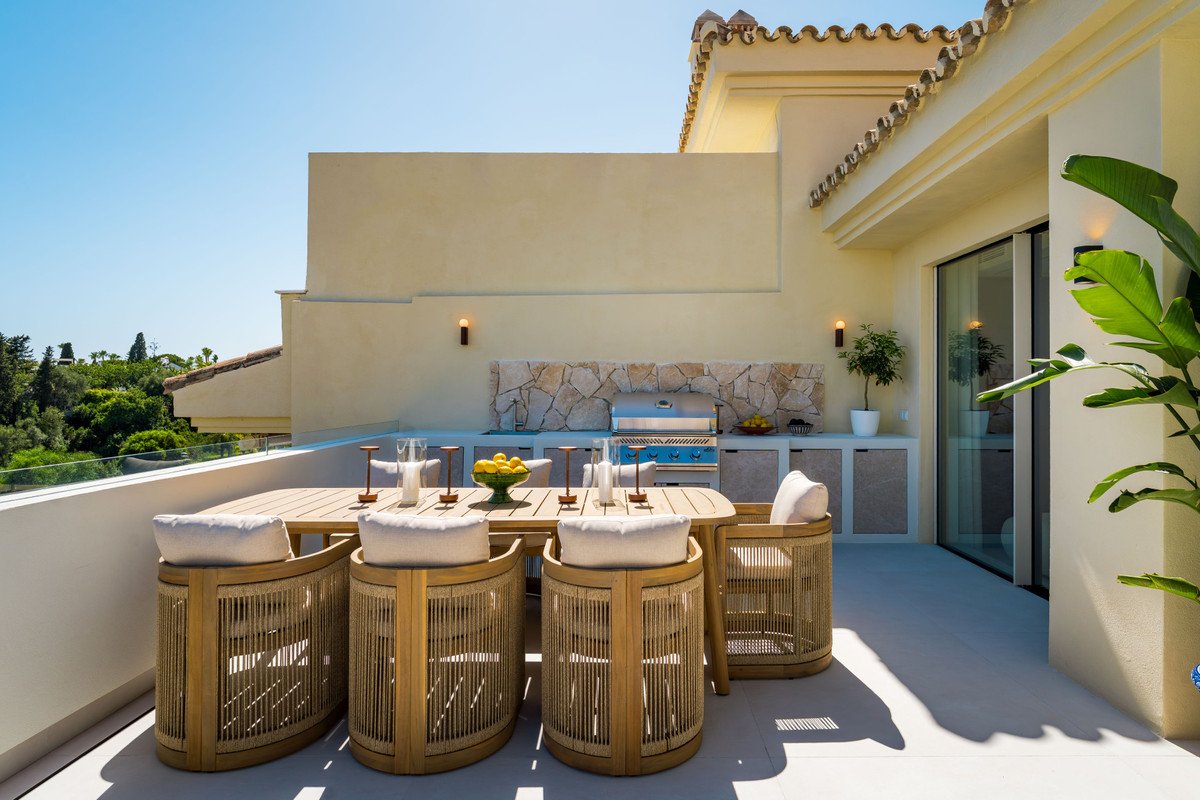 4 Bed Penthouse in The Golden Mile