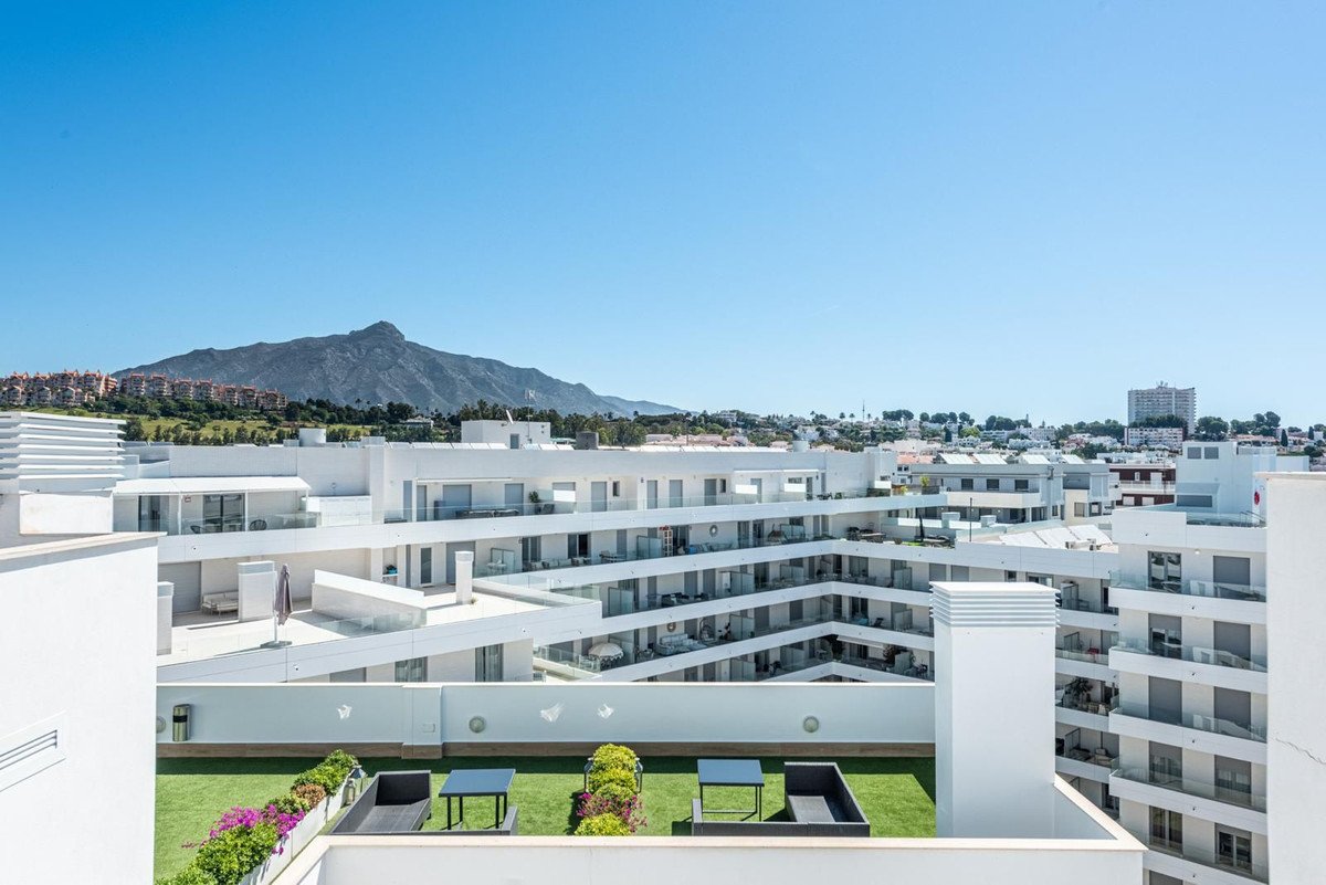 2 Bed Penthouse in Nueva Andalucía