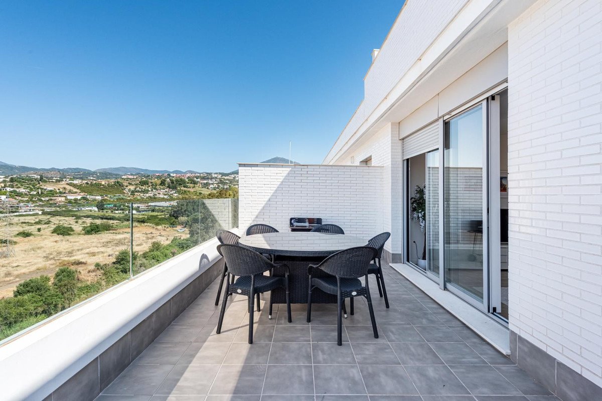 2 Bed Penthouse in Nueva Andalucía