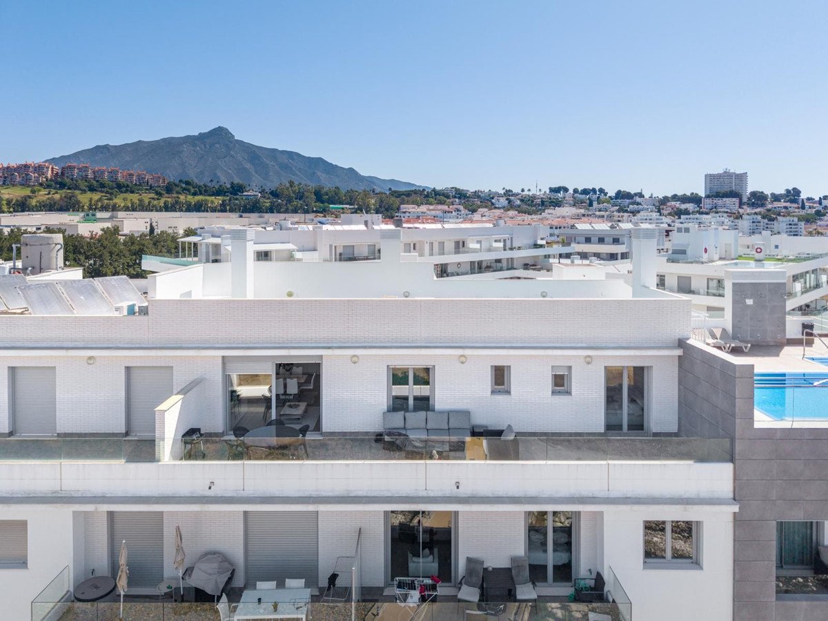 2 Bed Penthouse in Nueva Andalucía