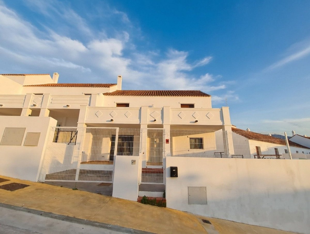 2 Bed Townhouse in Doña Julia