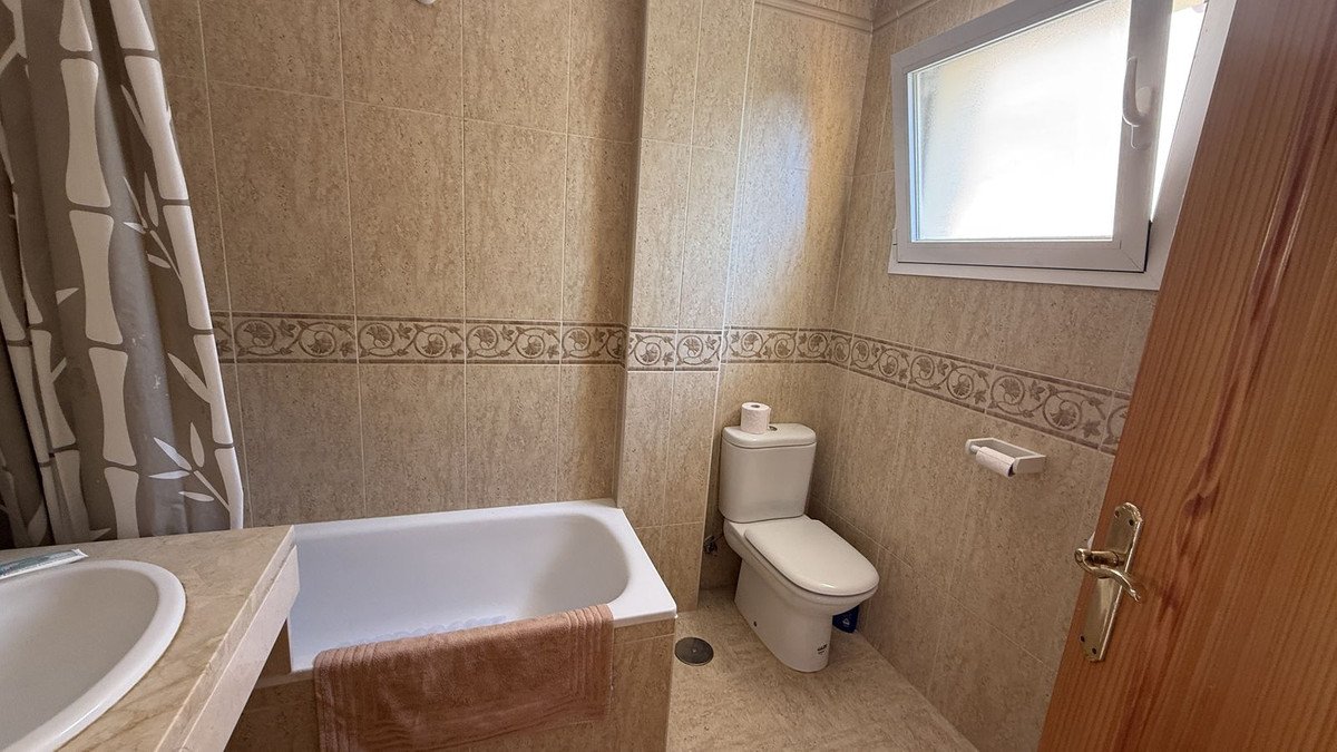 4 Bed Detached Villa in Coín