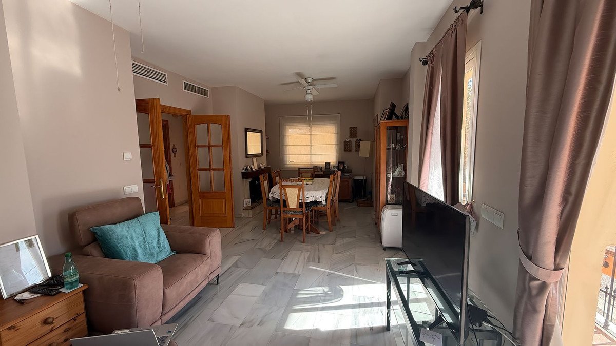 4 Bed Detached Villa in Coín