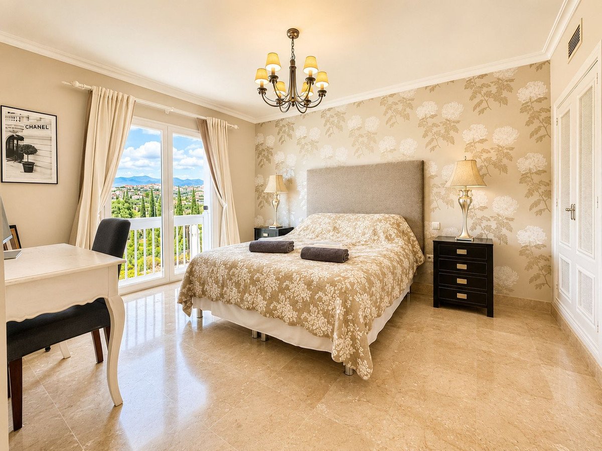 2 Bed Middle Floor Apartment in Los Flamingos