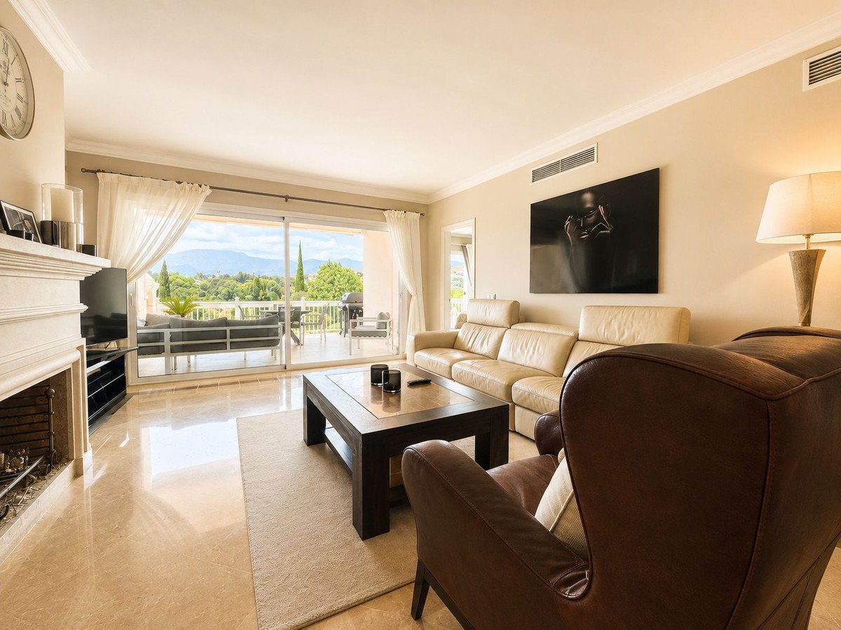 2 Bed Middle Floor Apartment in Los Flamingos