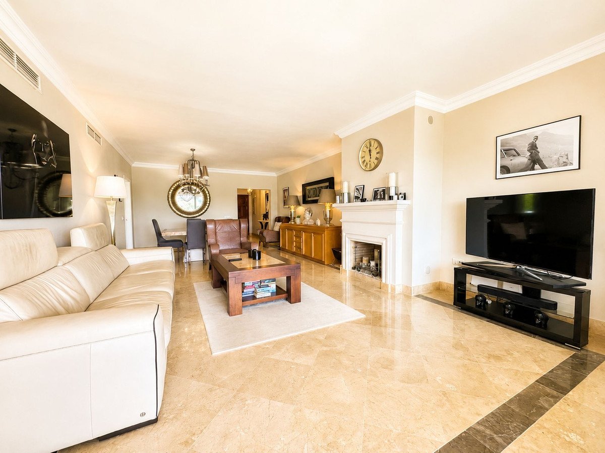 2 Bed Middle Floor Apartment in Los Flamingos