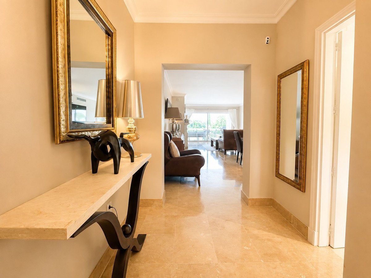 2 Bed Middle Floor Apartment in Los Flamingos