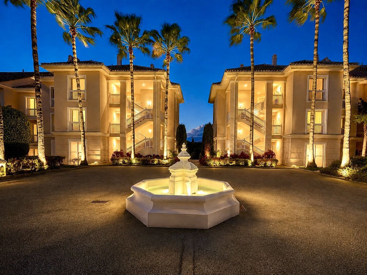2 Bed Middle Floor Apartment in Los Flamingos