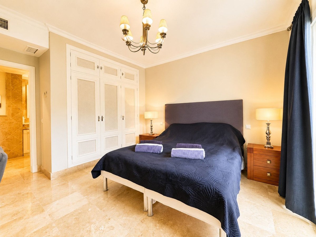 2 Bed Middle Floor Apartment in Los Flamingos