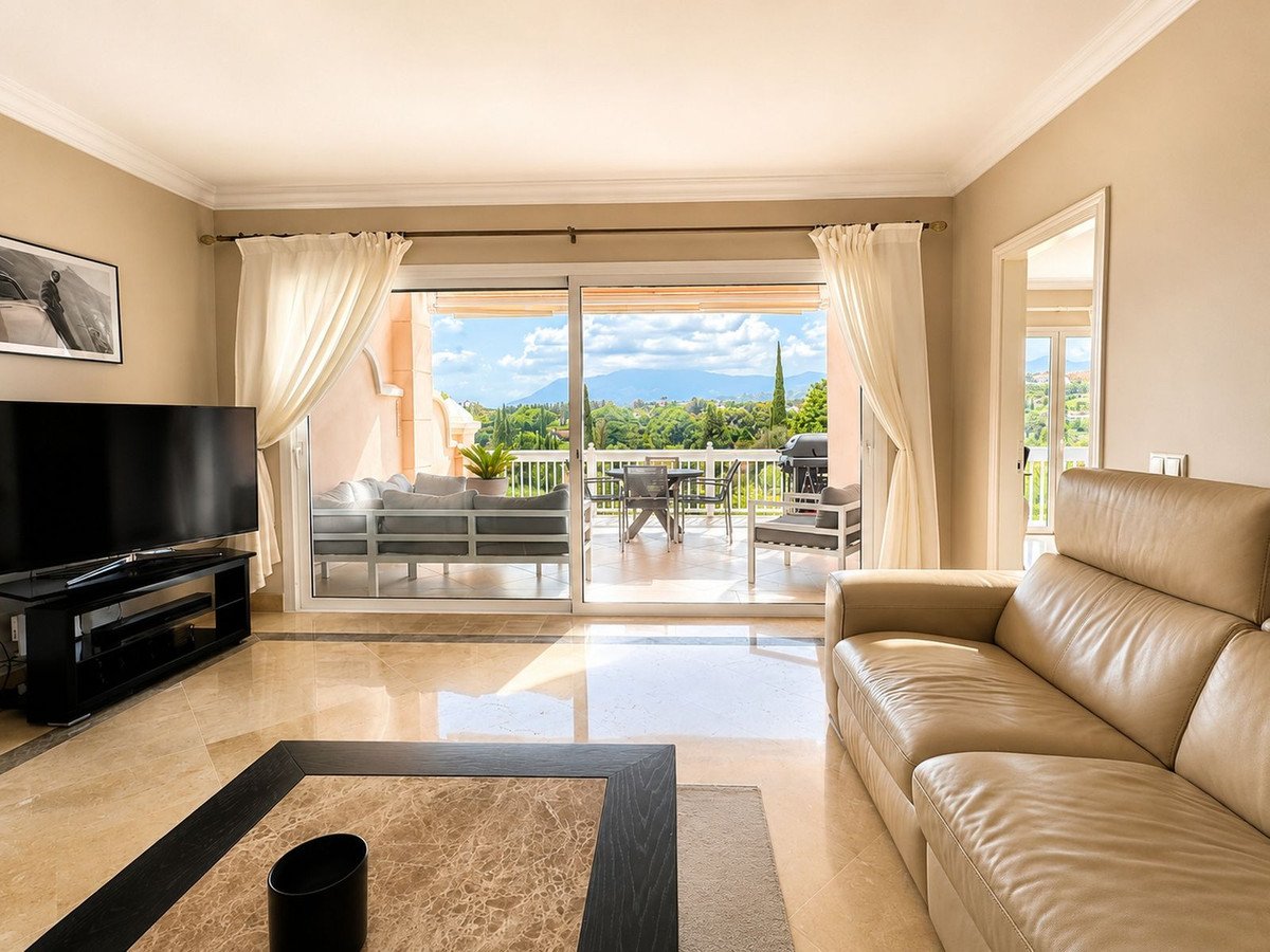 2 Bed Middle Floor Apartment in Los Flamingos