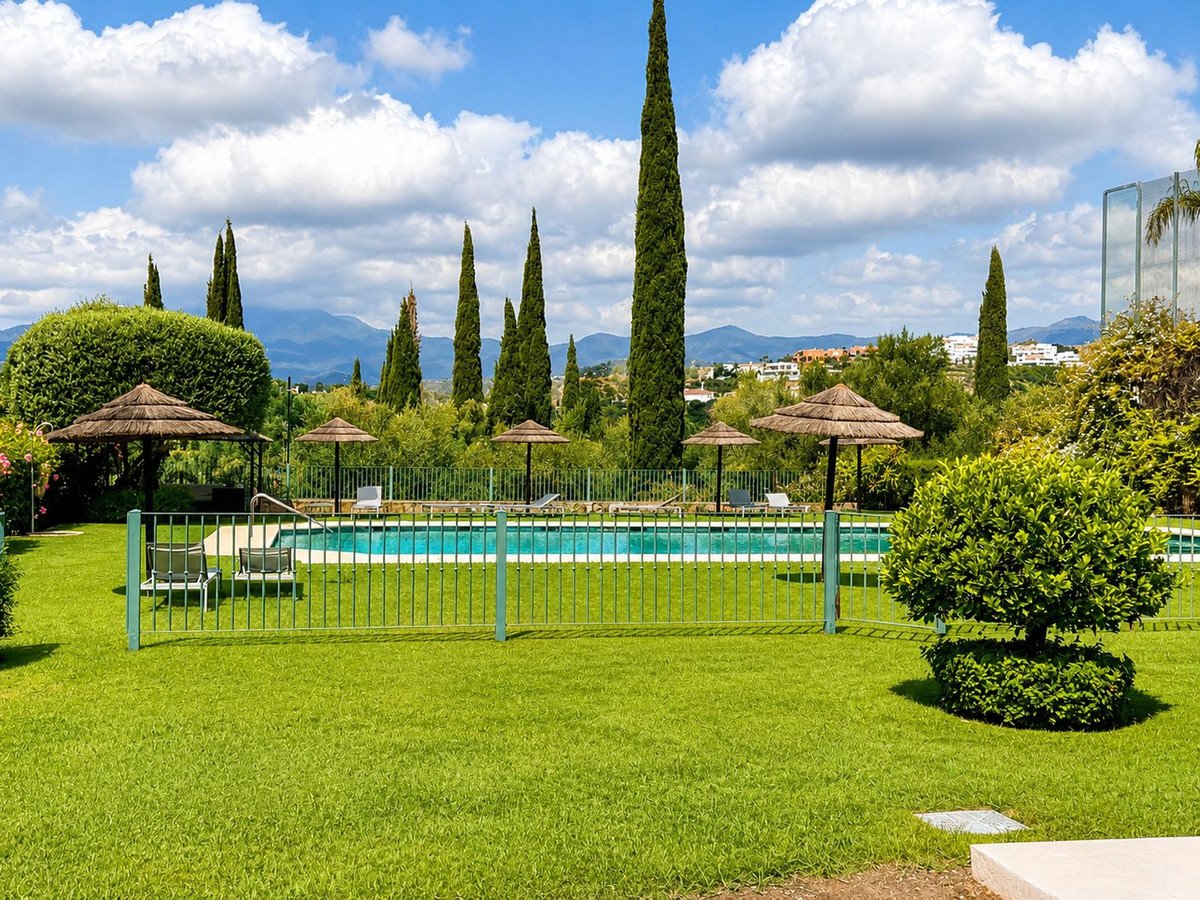 2 Bed Middle Floor Apartment in Los Flamingos