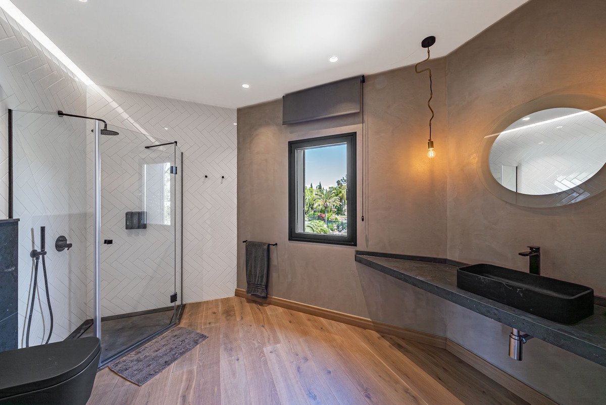 8 Bed Detached Villa in Guadalmina Baja