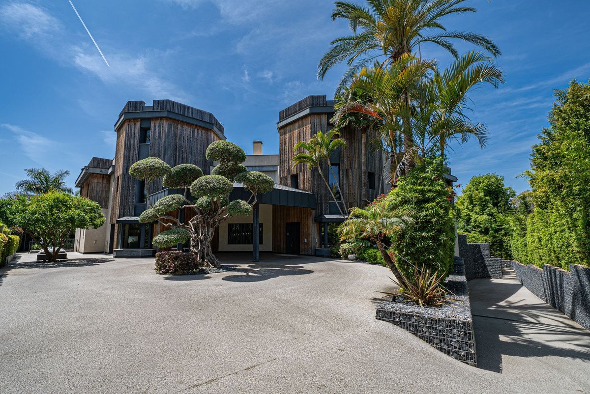 8 Bed Detached Villa in Guadalmina Baja
