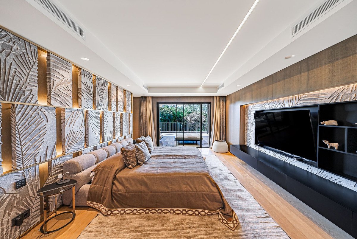 8 Bed Detached Villa in Guadalmina Baja