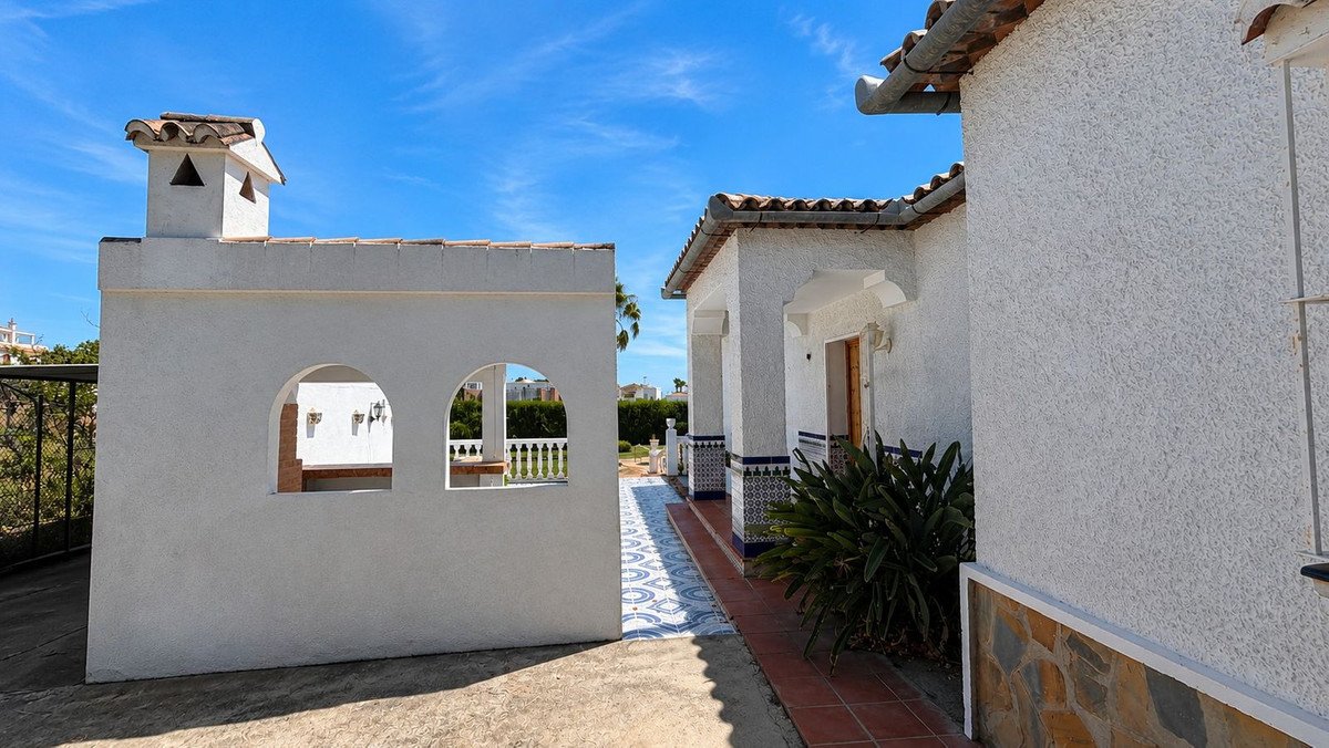 3 Bed Detached Villa in Estepona