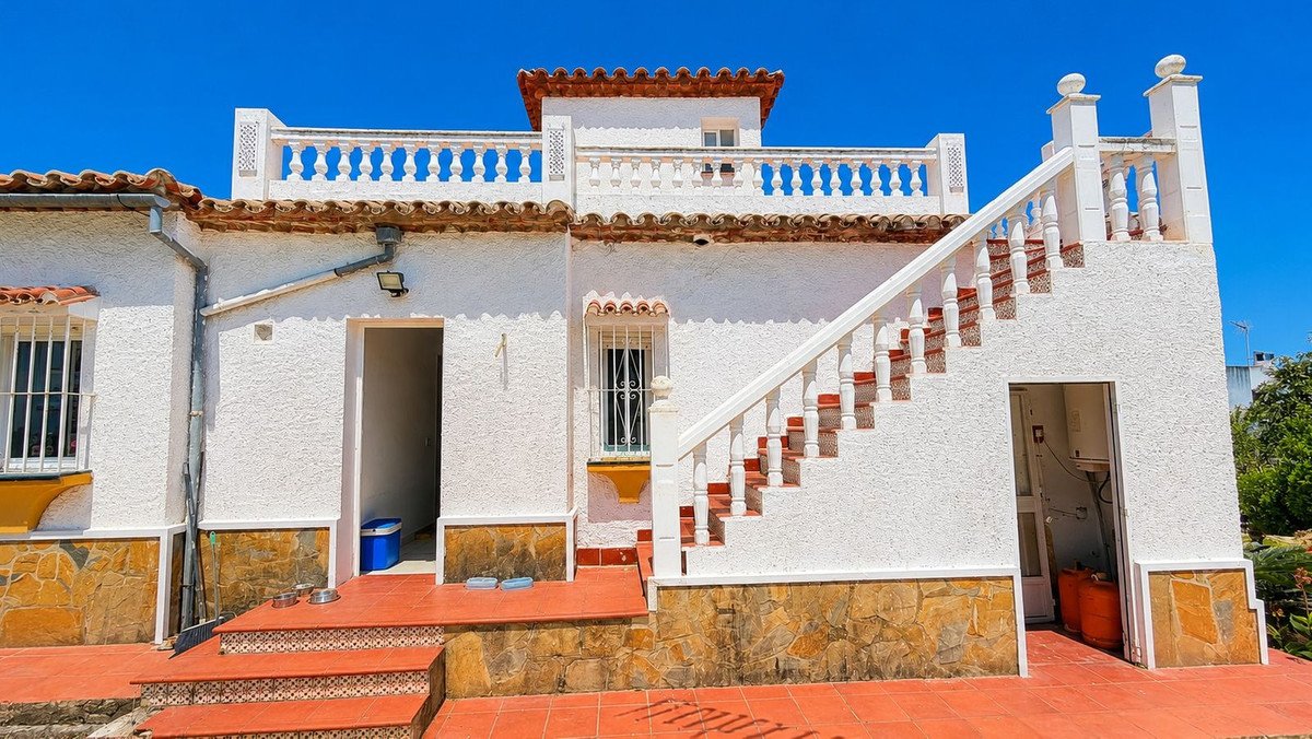 3 Bed Detached Villa in Estepona