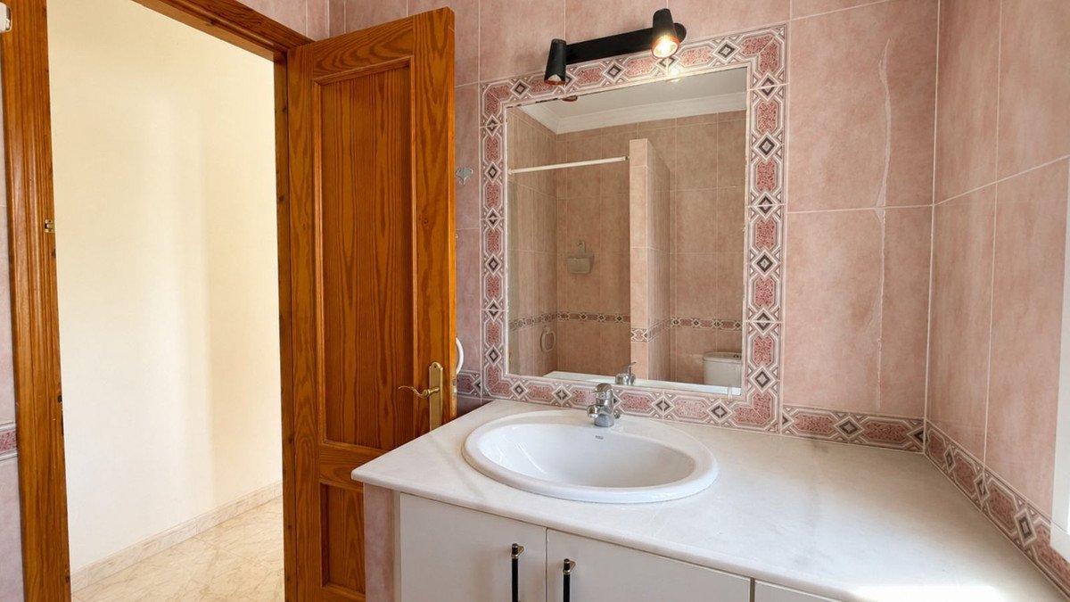 3 Bed Detached Villa in Estepona