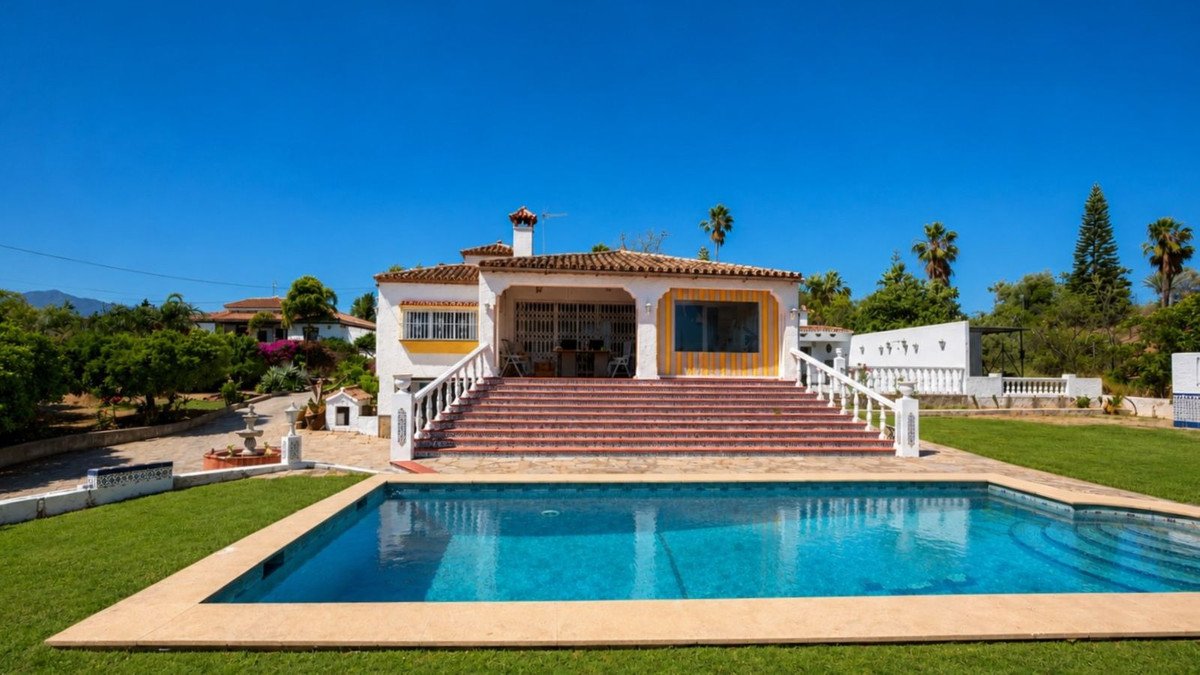 3 Bed Detached Villa in Estepona