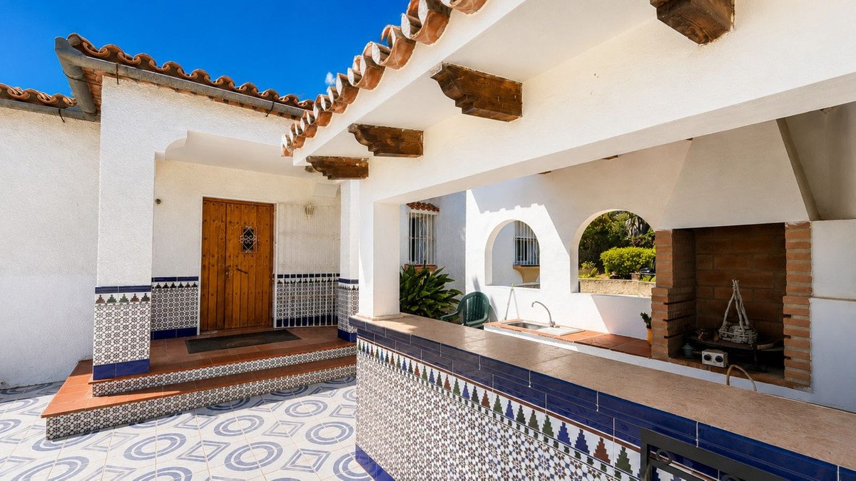 3 Bed Detached Villa in Estepona