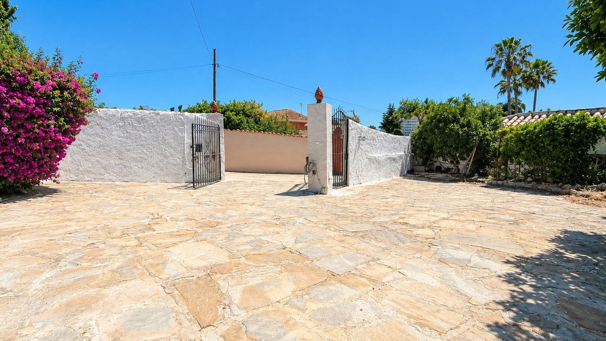3 Bed Detached Villa in Estepona