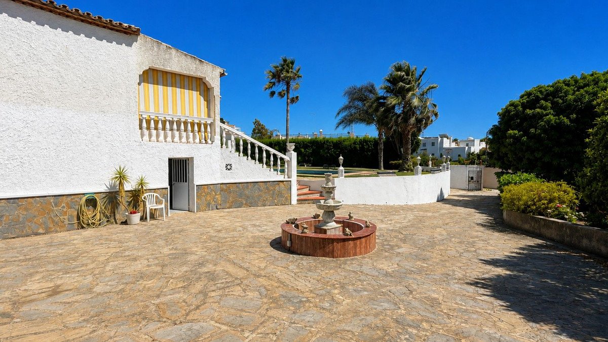 3 Bed Detached Villa in Estepona