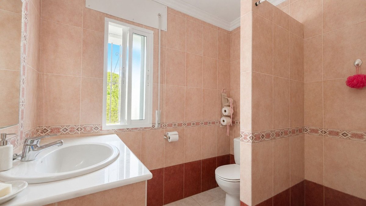 3 Bed Detached Villa in Estepona