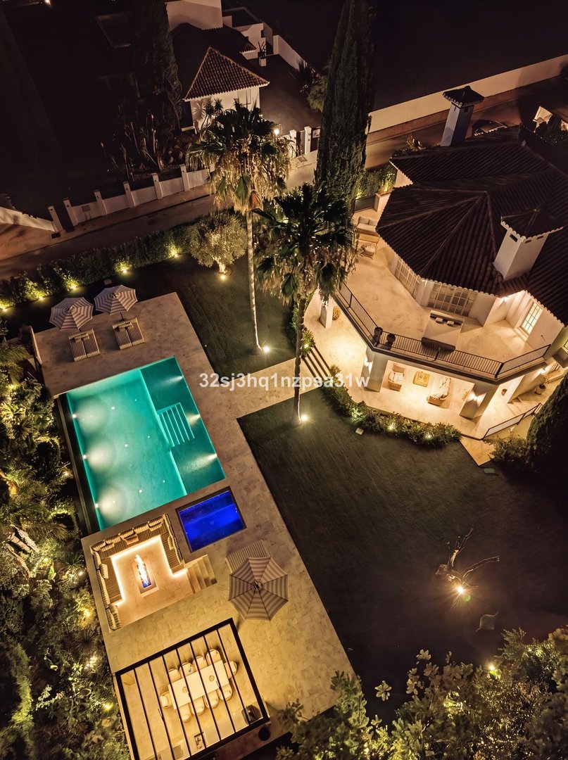5 Bed Detached Villa in Nueva Andalucía