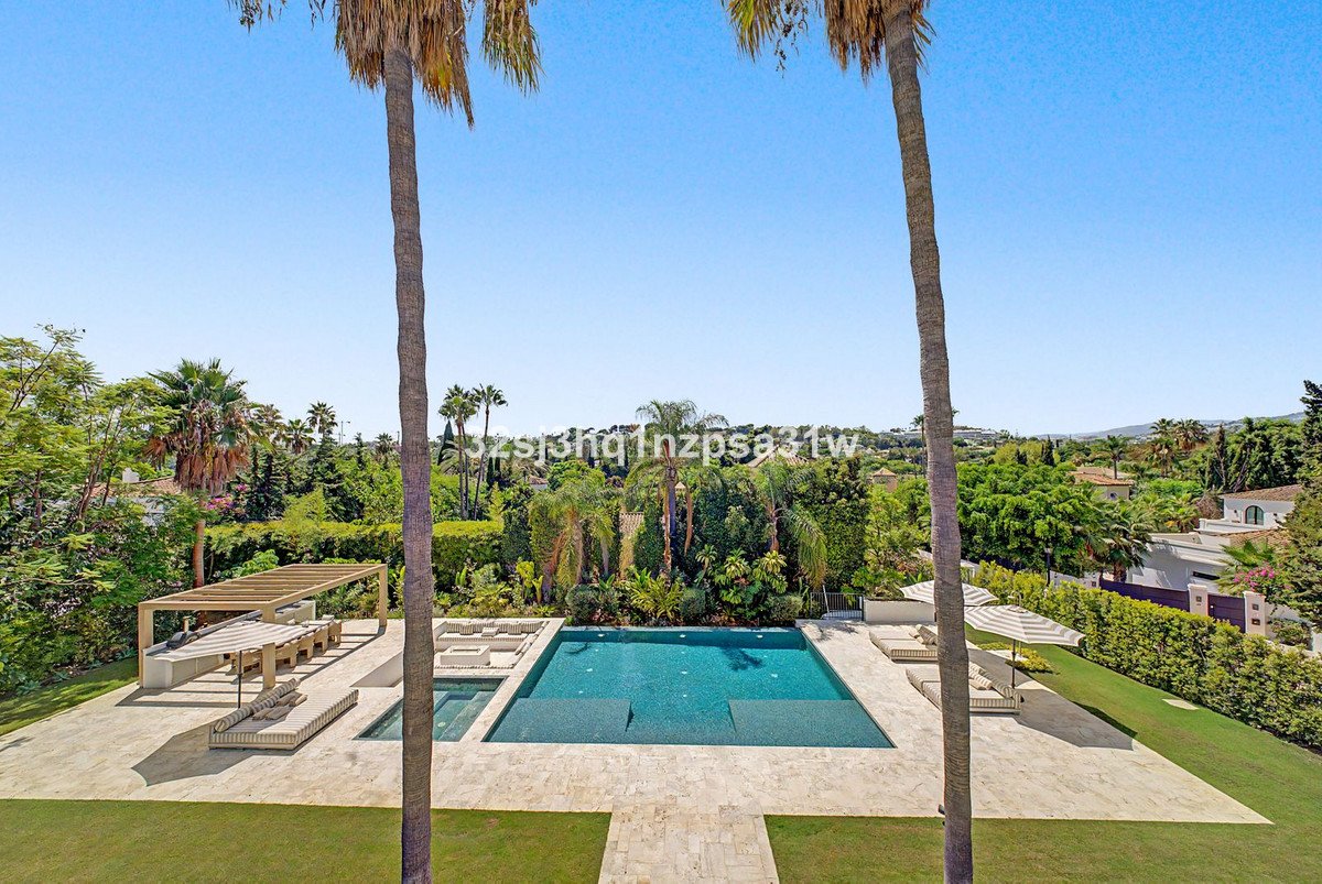 5 Bed Detached Villa in Nueva Andalucía