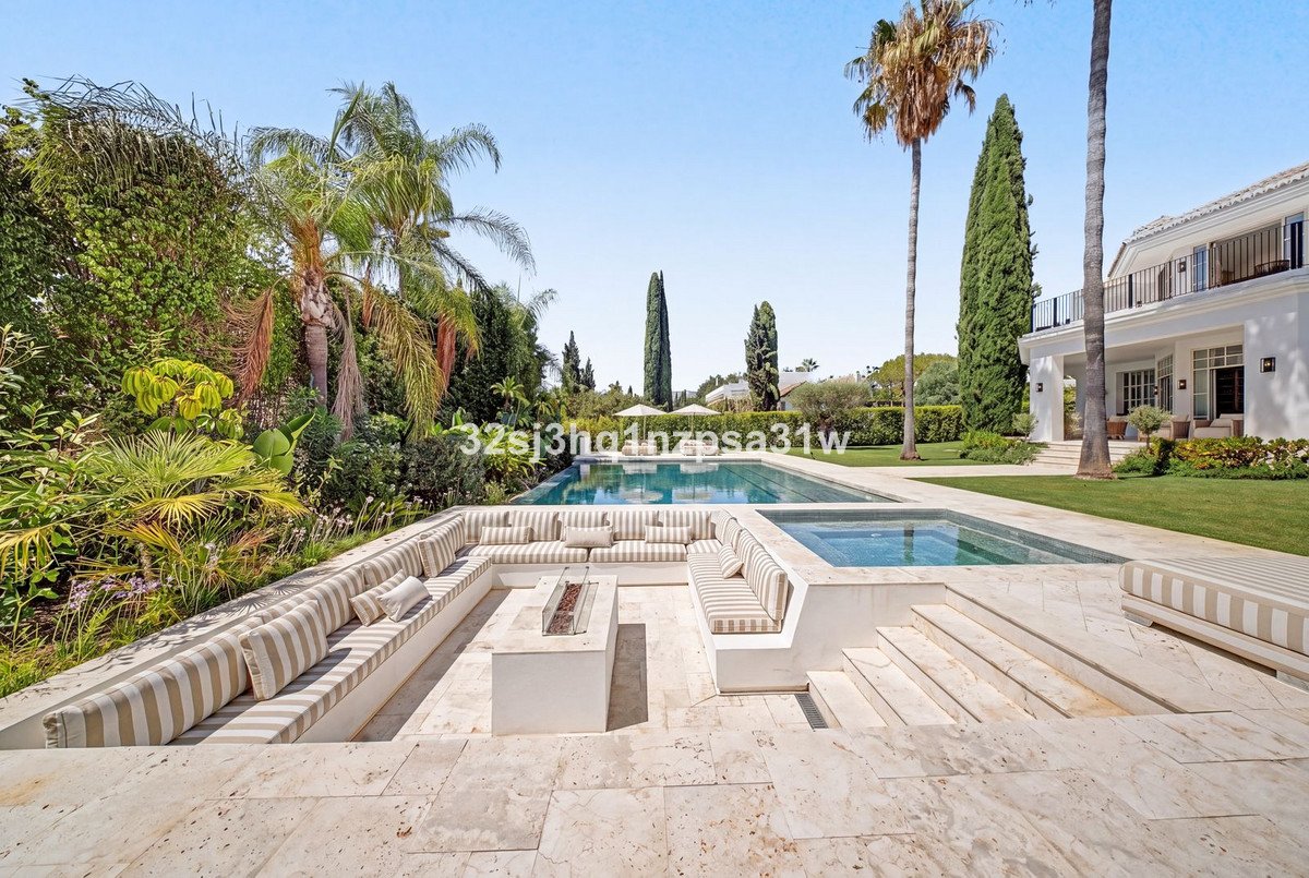 5 Bed Detached Villa in Nueva Andalucía