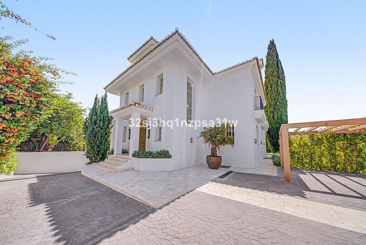 5 Bed Detached Villa in Nueva Andalucía