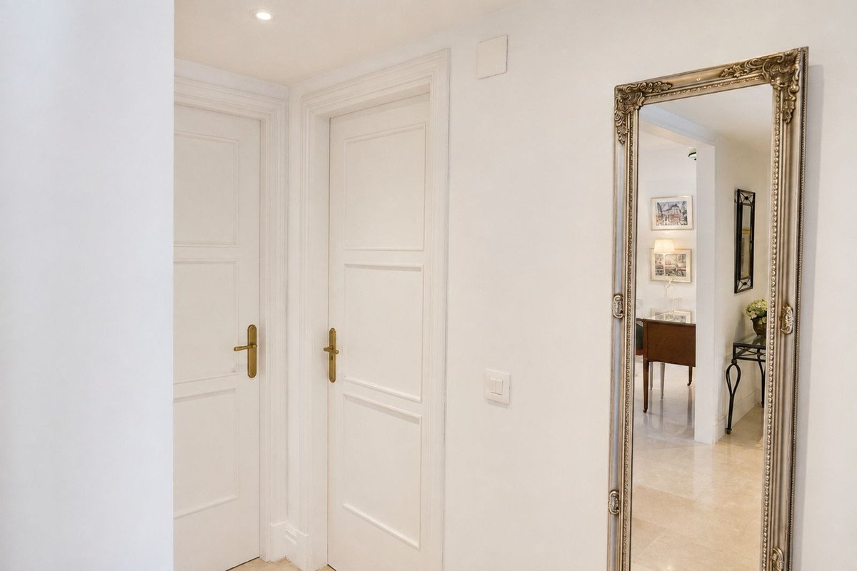 2 Bed Middle Floor Apartment in Marbella