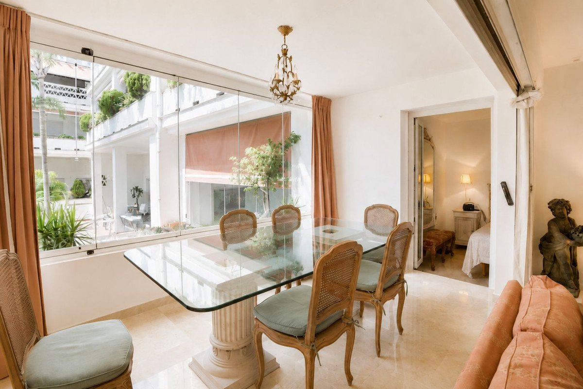 2 Bed Middle Floor Apartment in Marbella