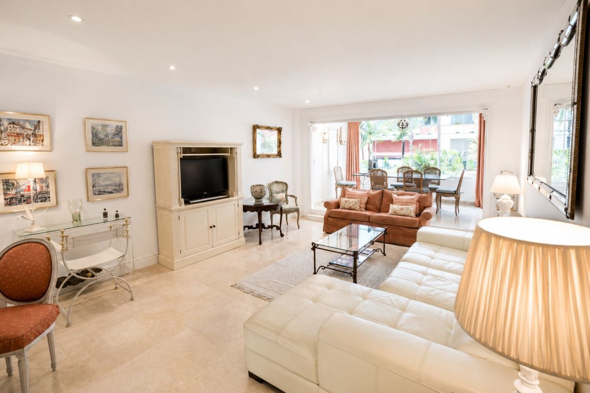 2 Bed Middle Floor Apartment in Marbella