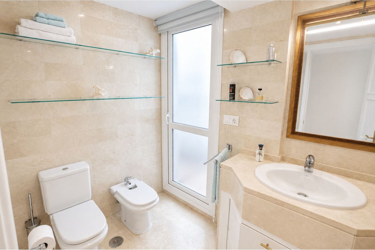 2 Bed Middle Floor Apartment in Marbella