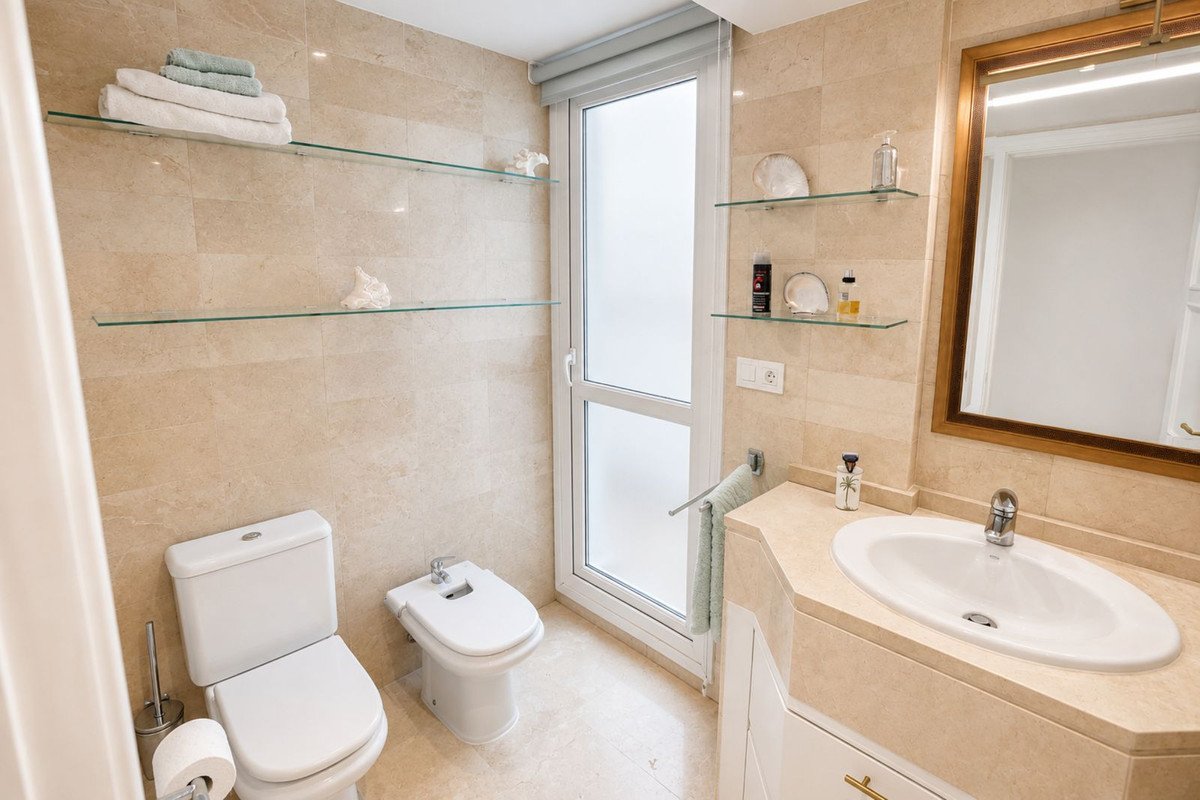 2 Bed Middle Floor Apartment in Marbella