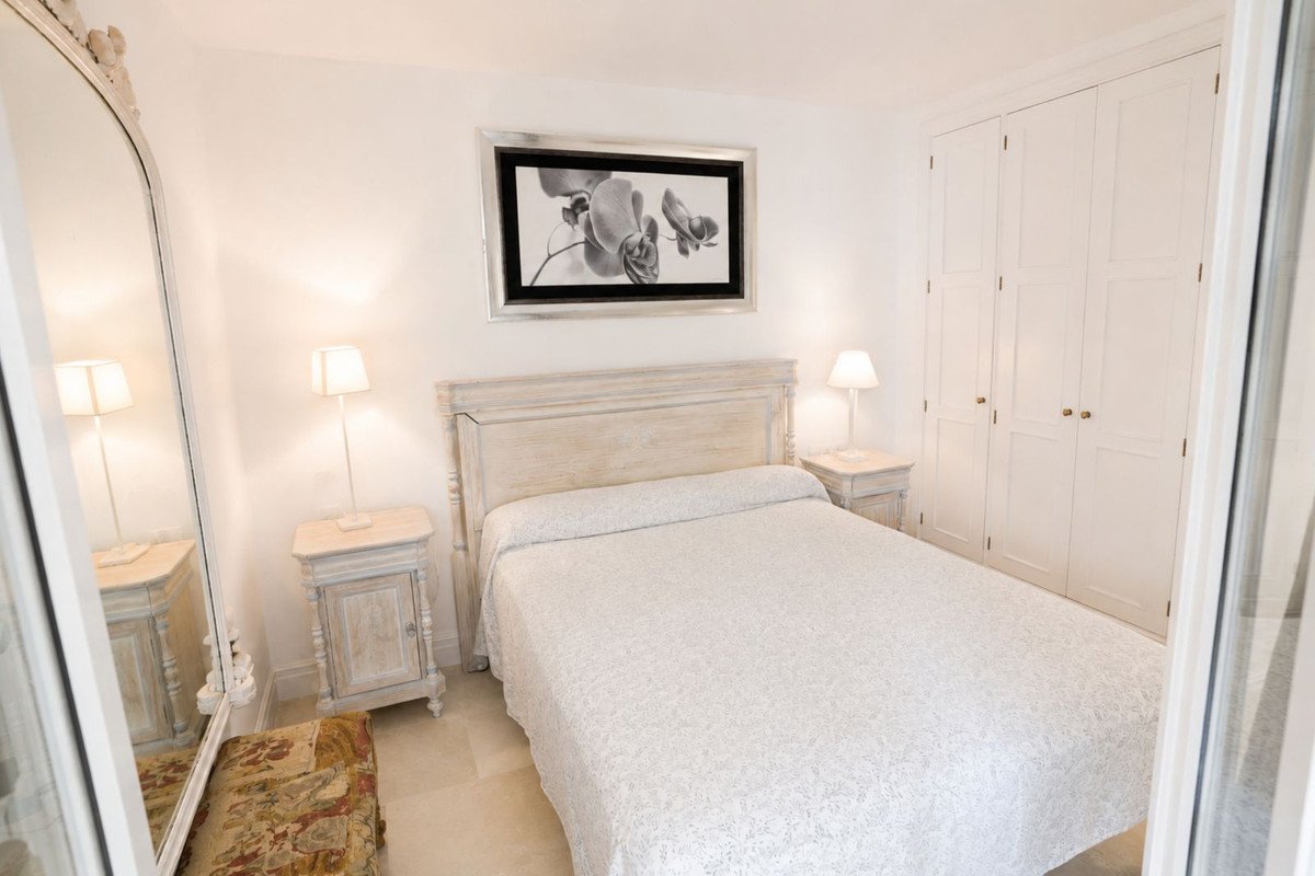 2 Bed Middle Floor Apartment in Marbella