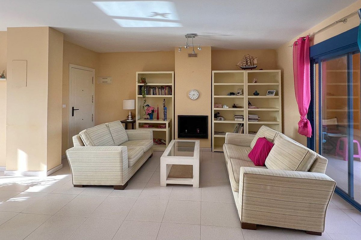 4 Bed Middle Floor Apartment in Denia