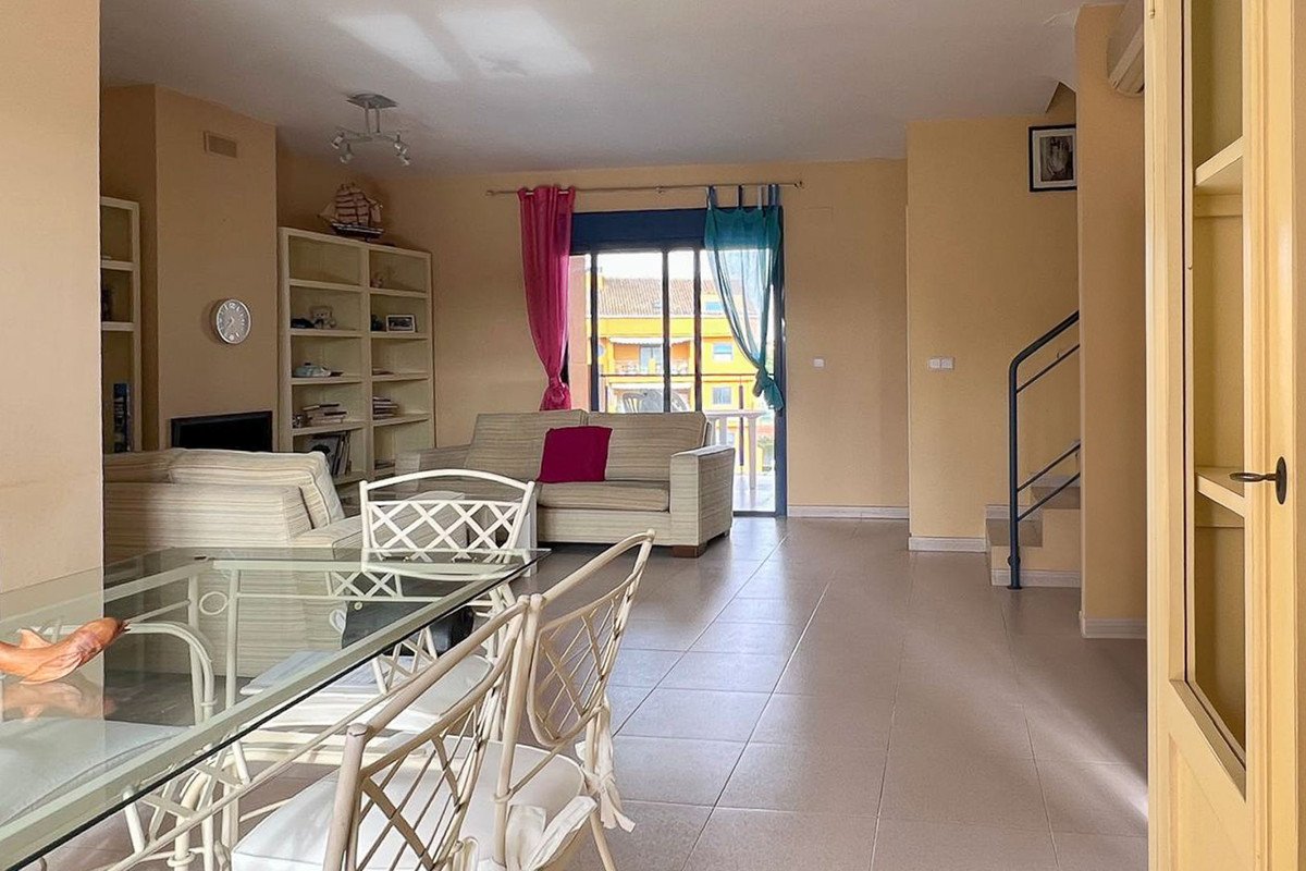 4 Bed Middle Floor Apartment in Denia