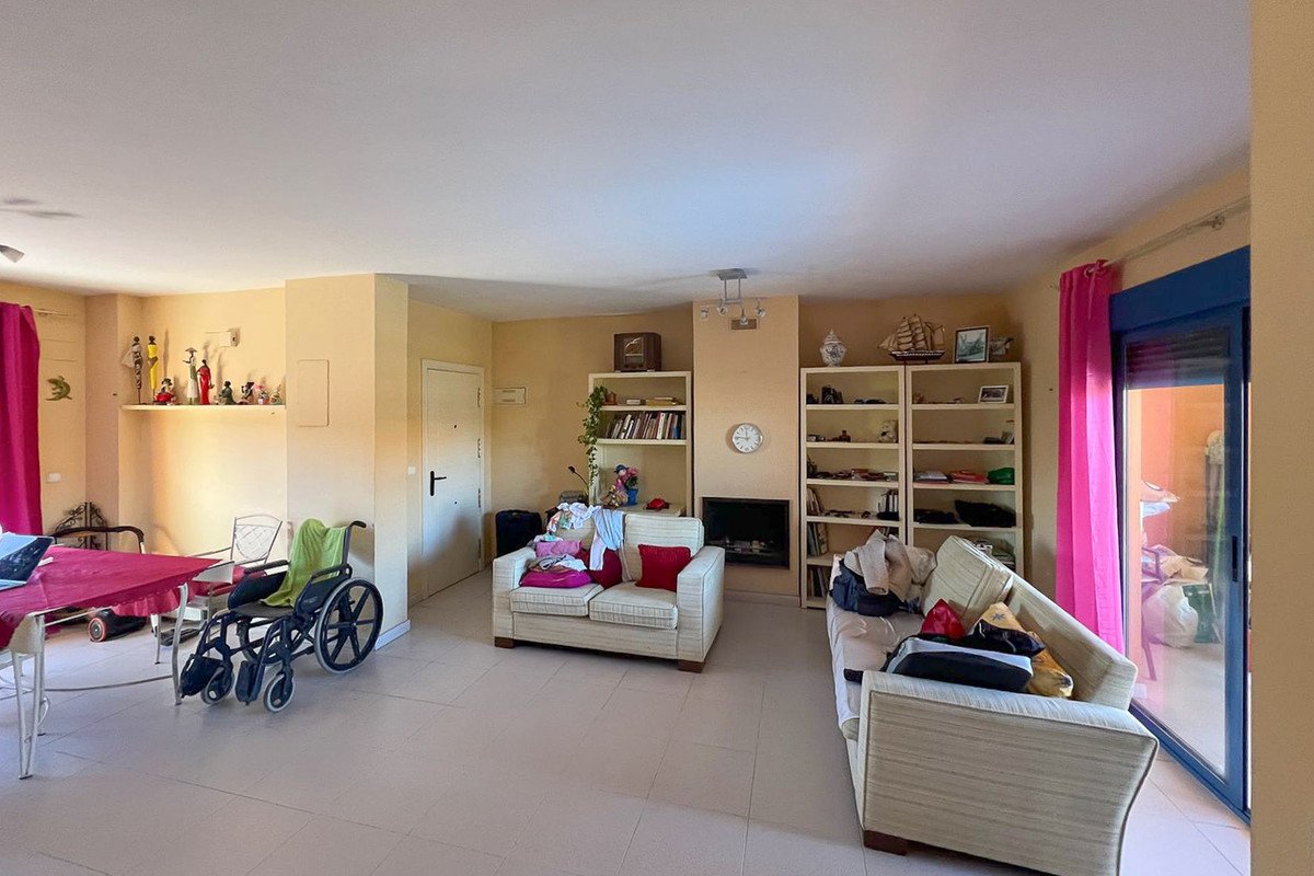 4 Bed Middle Floor Apartment in Denia