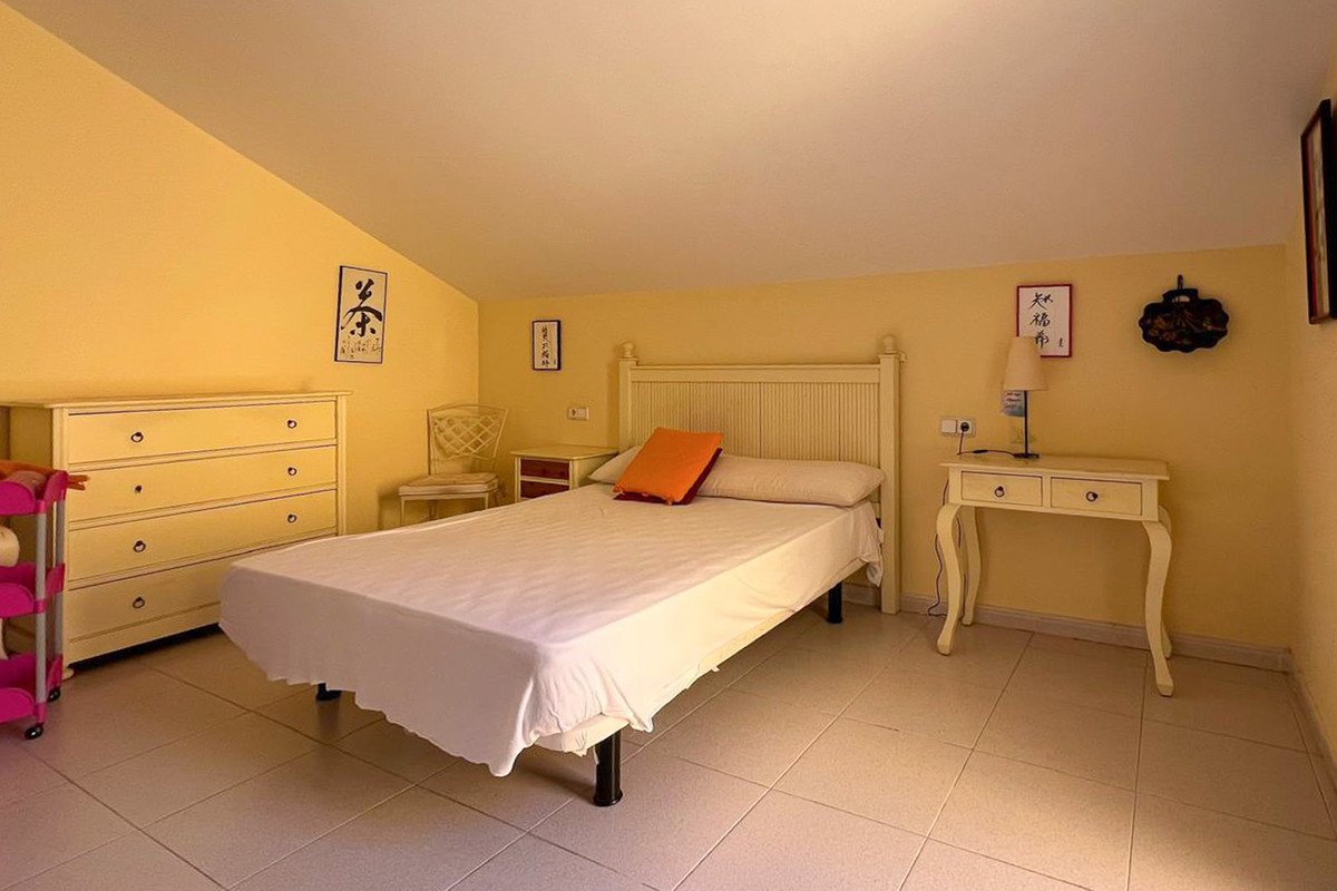 4 Bed Middle Floor Apartment in Denia