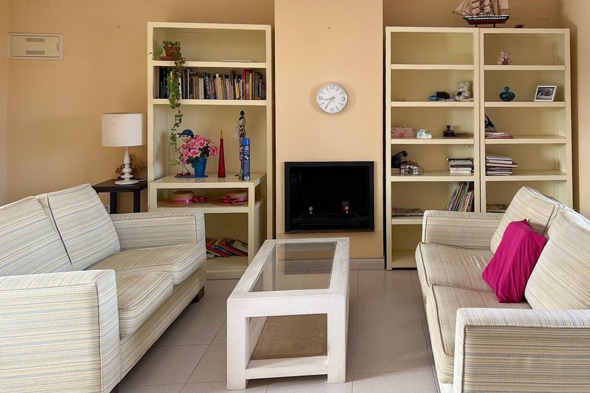 4 Bed Middle Floor Apartment in Denia