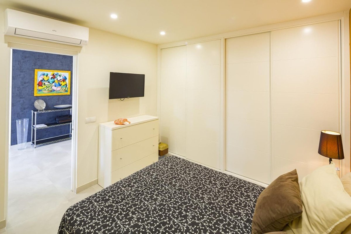 2 Bed Middle Floor Apartment in Nueva Andalucía