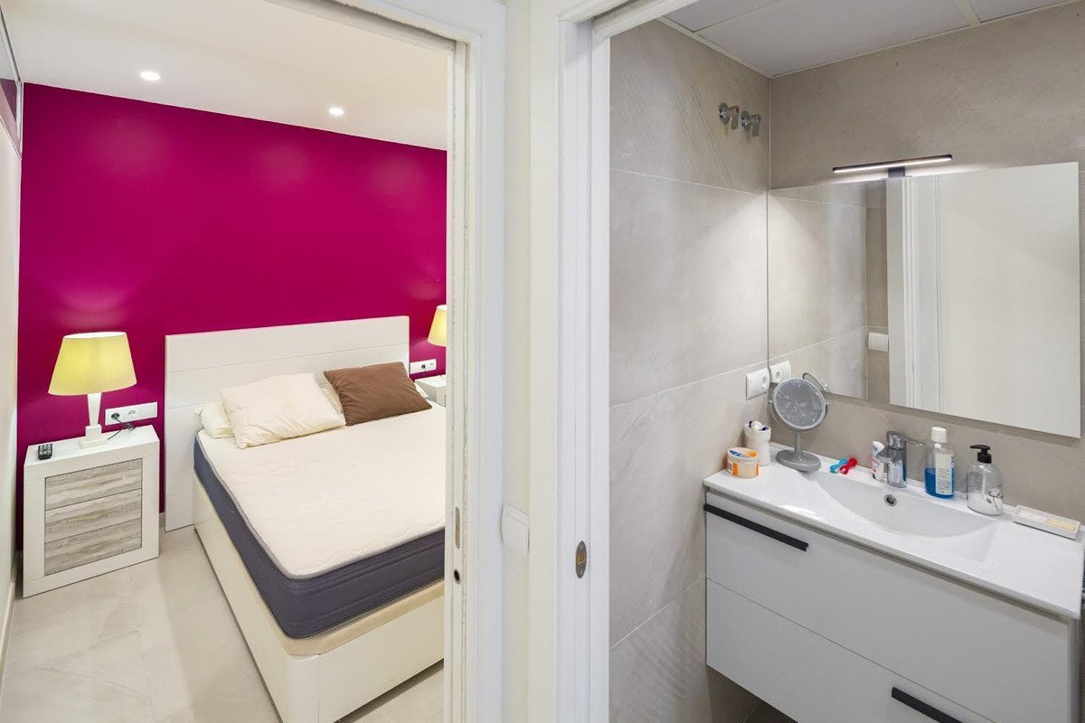 2 Bed Middle Floor Apartment in Nueva Andalucía