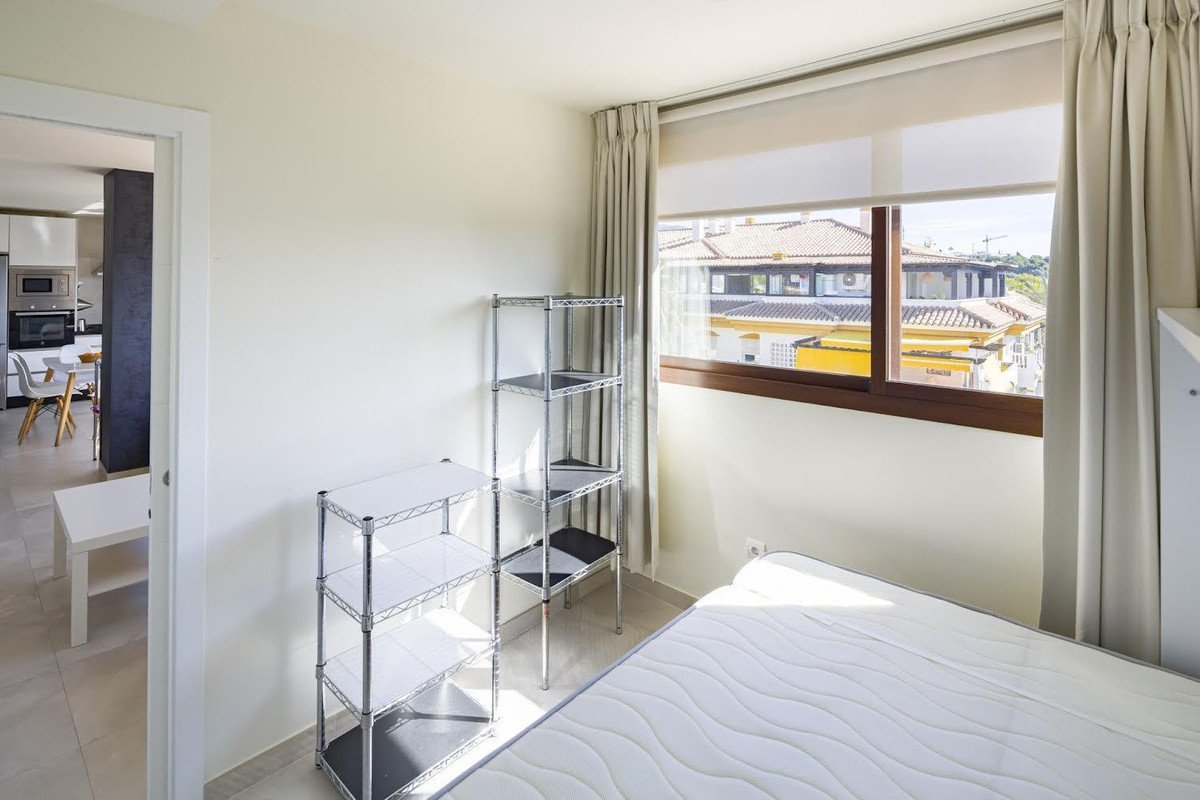 2 Bed Middle Floor Apartment in Nueva Andalucía