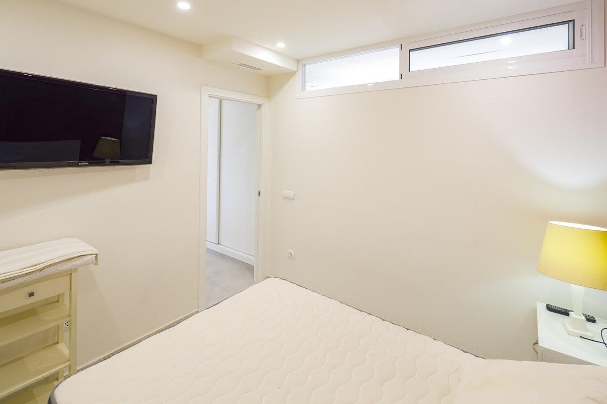 2 Bed Middle Floor Apartment in Nueva Andalucía