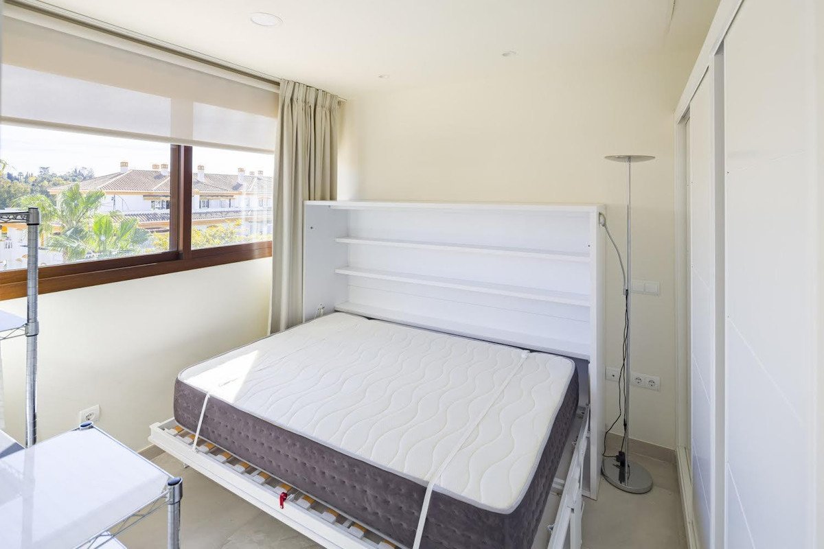 2 Bed Middle Floor Apartment in Nueva Andalucía