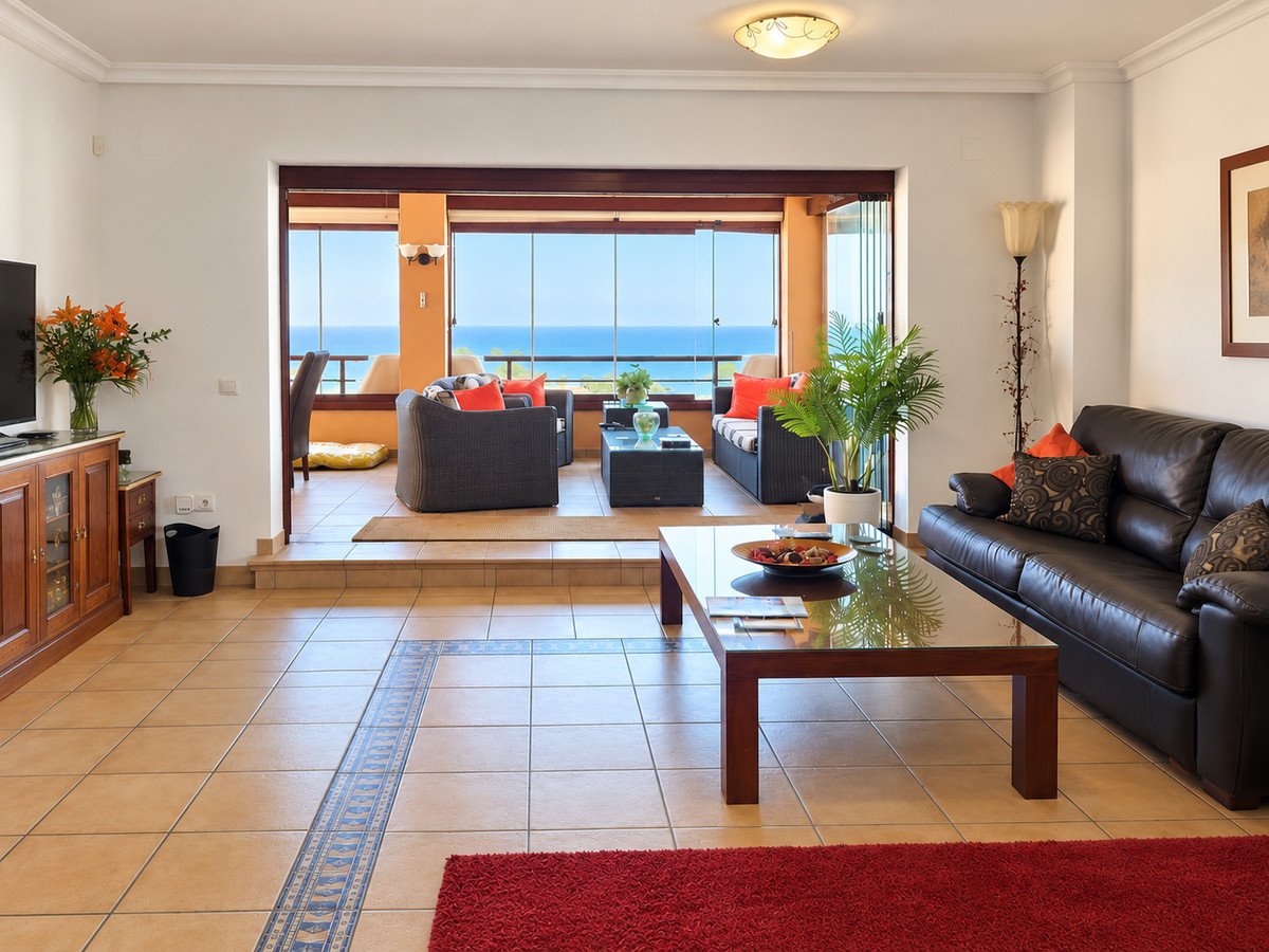 3 Bed Middle Floor Apartment in Calahonda